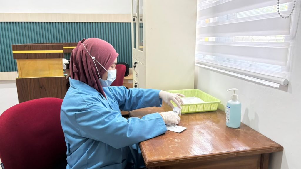 Suasana Pemeriksaan Klinis Balai Labkesmas Makassar