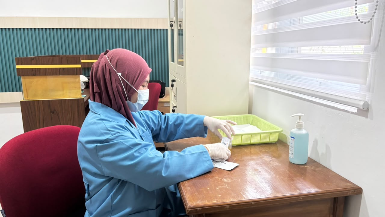 Suasana Pemeriksaan Klinis Balai Labkesmas Makassar